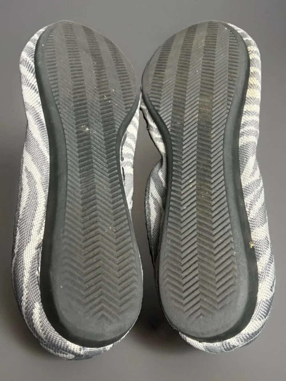 Steven by Steve Madden Women's 8.5 Zebra Print Slip On Flats Gray White Knit